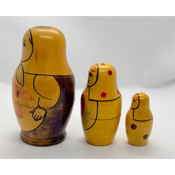 Vintage USSR Matryoshka Small Nesting Dolls (Set of 3) - Picture 6 of 15